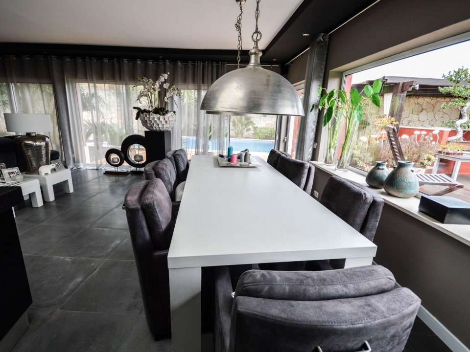 Estombar Villa
