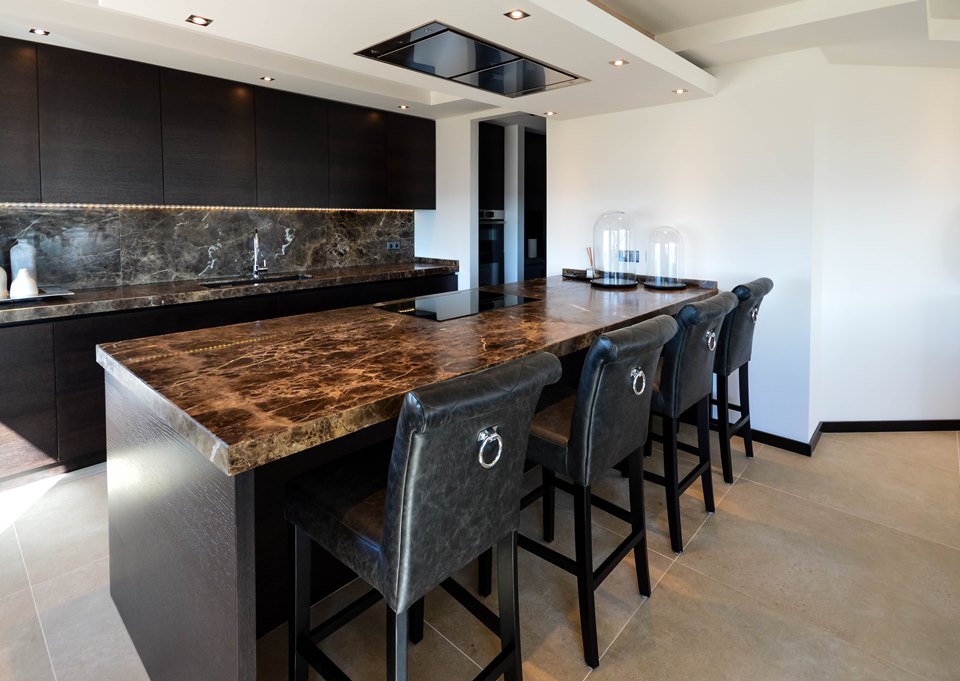Penthouse, Alvor